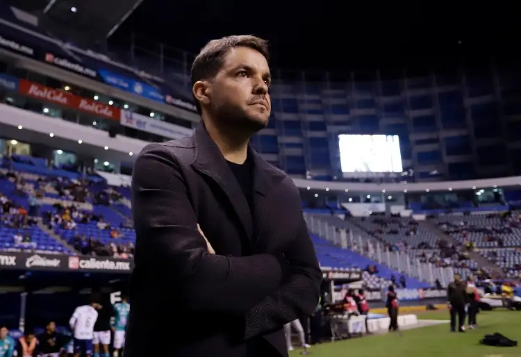 No entiendo la decisión: Nicolás Larcamón rompe el silencio tras su salida de Cruz Azul