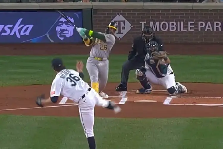 ¡Insólito! Pitcher de Grandes Ligas atrapa la pelota con su propio jersey (VIDEO)