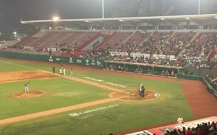 ¡Ni el de los volos llegó! Baja entrada en el Beto Ávila para ver a El Águila de Veracruz 