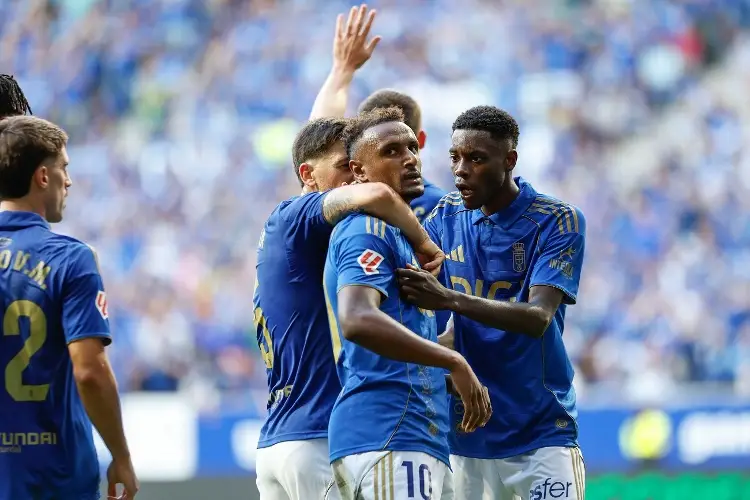 Real Oviedo se niega a descender y suma un punto ante Villarreal