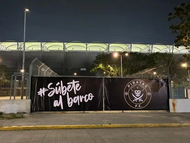 Todo el 'Pirata' Fuente ya luce los colores de Piratas FC (VIDEO+FOTOS) 