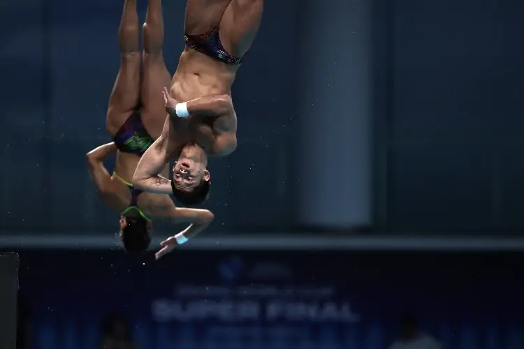 Mexicano Randal Willars brilla con medalla de plata en la Superfinal de la Copa Mundial de Clavados