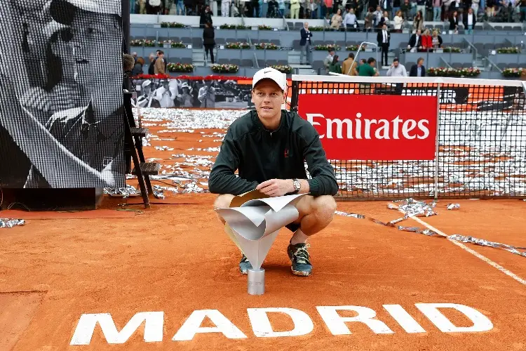 Sinner conquista Madrid tras acabar con Zverev en tiempo récord