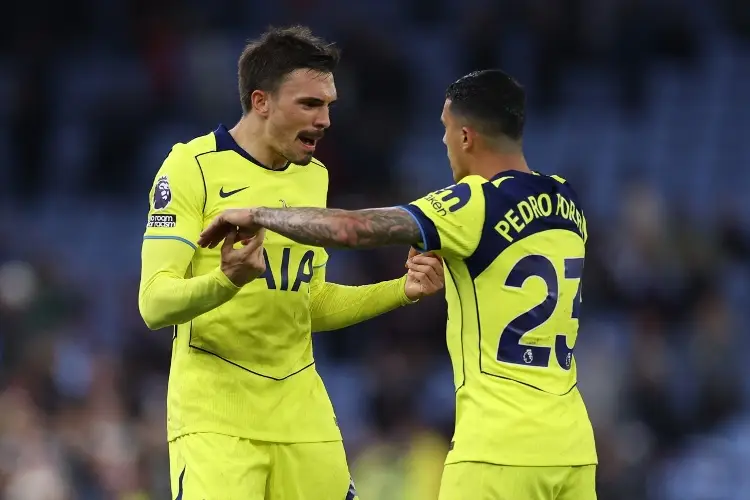 Tottenham sale de la zona de descenso tras conseguir una importante victoria