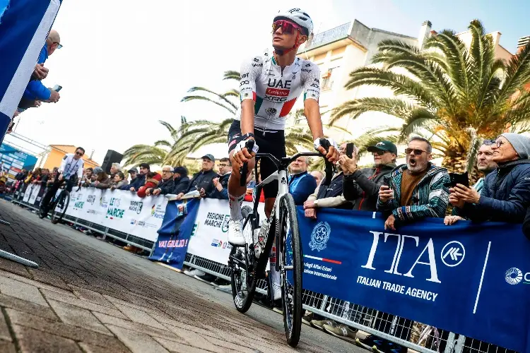Isaac del Toro causa baja del Grio de Italia; UAE Team ya tiene su reemplazo