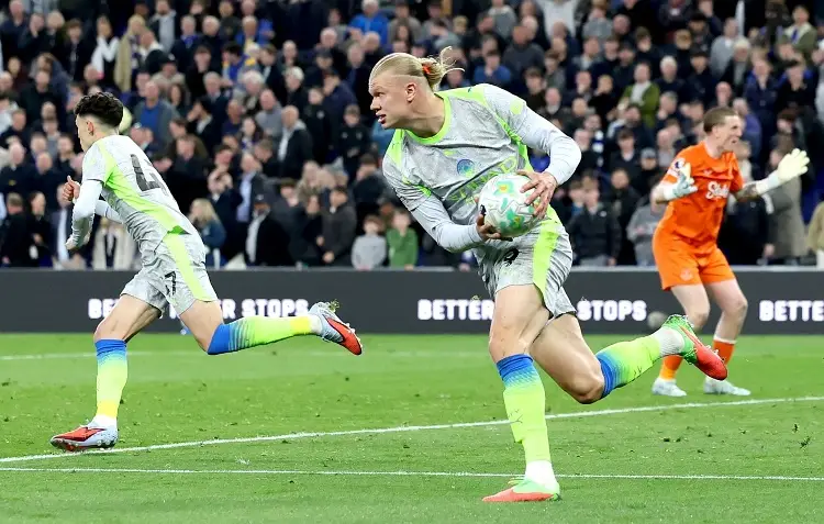 Manchester City empata y le da un respiro al Arsenal en la Premier League