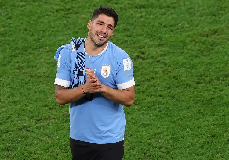 Luis Suárez alza la mano para volver con Uruguay en el Mundial