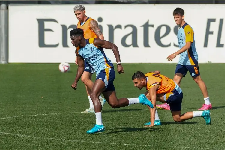 Jugadores del Real Madrid vuelven a entrenar en medio de la tensión