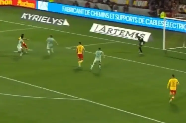 ¡Impresionante! Debuta con 16 años en la Liga de Francia y mete gol a los ocho segundos (VIDEO)