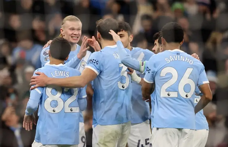 Manchester City no se rinde y aprieta la pelea por el título en la Premier League 