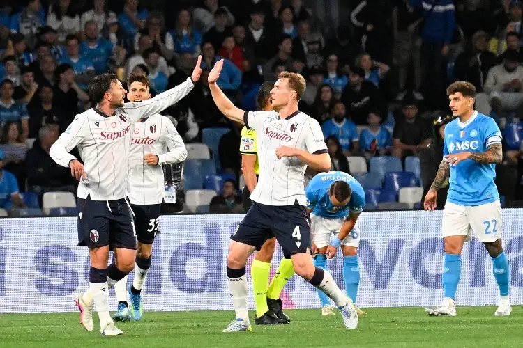 Napoli deja escapar el boleto a la Champions League tras caer ante Bolonia 