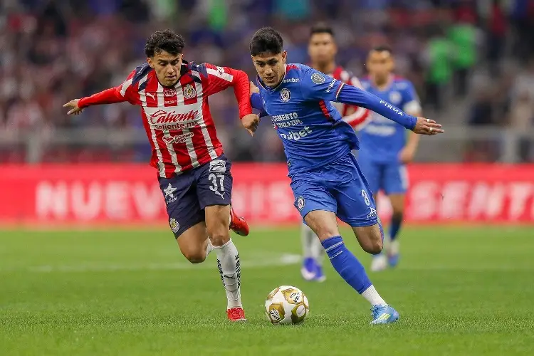 Cruz Azul y Chivas se dan con todo pero empatan en las Semifinales de ida 