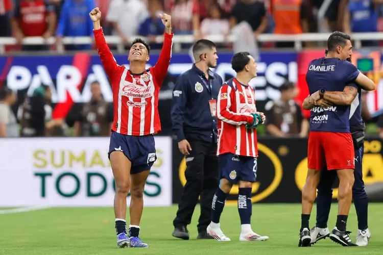 Esta es la alineación con la que Chivas busca el pase a la gran final 