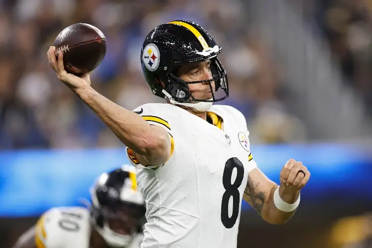 ¡Se queda! Steelers renuevan a Aaron Rodgers
