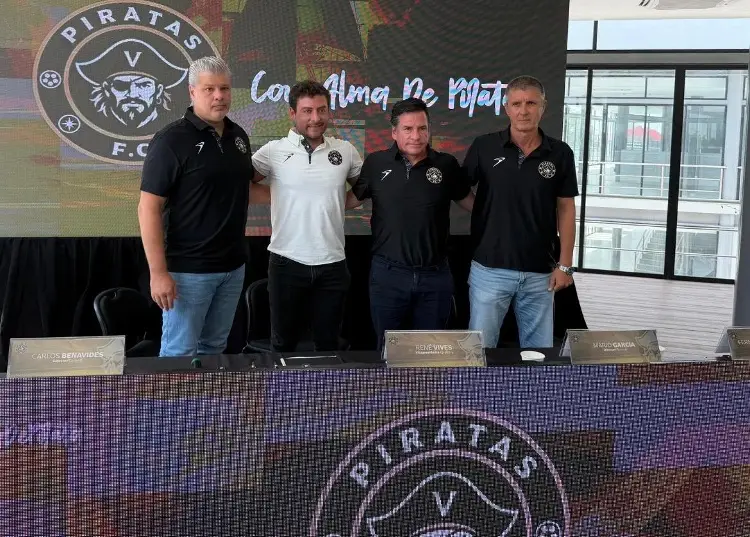 Piratas FC presenta a su director técnico