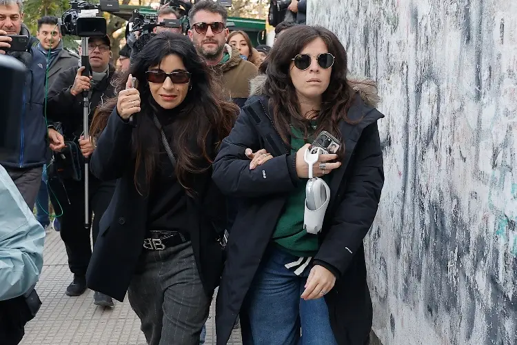 Hija de Maradona se lanza contra el médico de su padre: 'Creí que era buena persona'