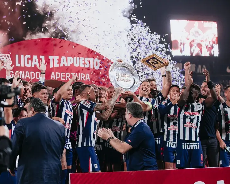Lo corrieron del Puebla por no hacer nada y hoy es campeón con un histórico club sudamericano
