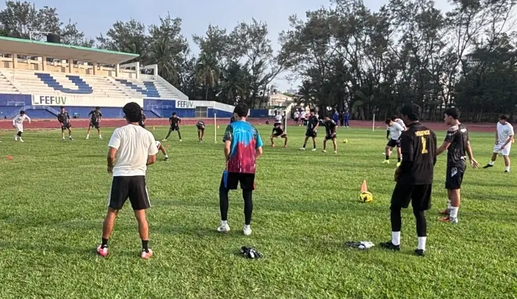 Piratas FC se apodera de FEFUV en el entrenamiento de este martes 