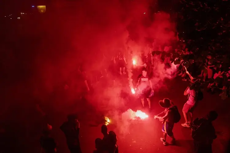 Más de 400 personas arrestadas tras festejos por Champions League del PSG