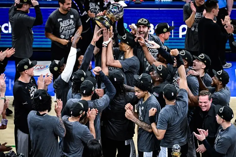 NBA: San Antonio Spurs vence a Oklahoma y están en las Finales de la NBA