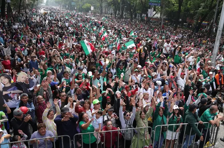 A pocos días del Mundial, México rompe el récord de la ola humana más grande del mundo