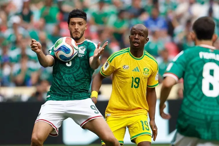 Entre lágrimas, Raúl Jiménez anota su primer gol en mundiales 