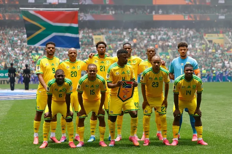 Durísima sanción al sudafricano que agredió a un mexicano en el juego inaugural
