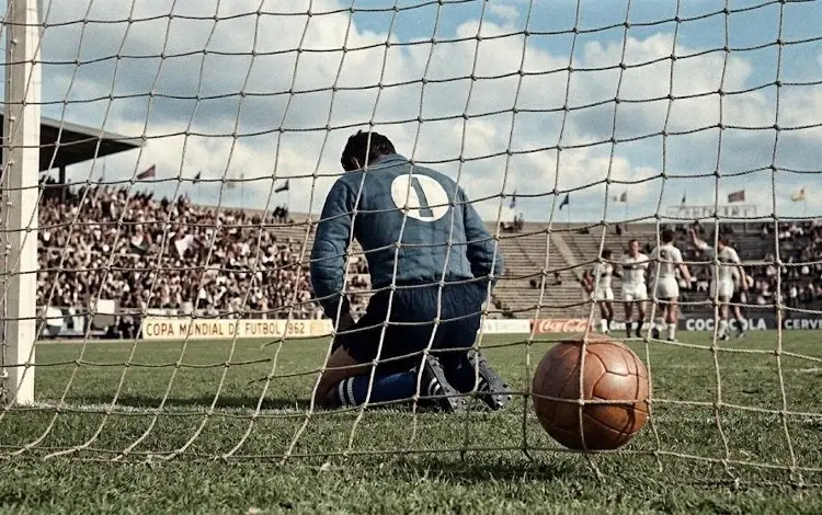 Es mexicano, el portero más goleado en la historia de los Mundiales