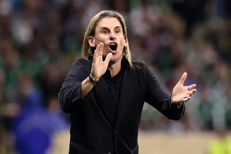 Beccacece anuncia su salida como DT de Ecuador tras ser eliminado por México