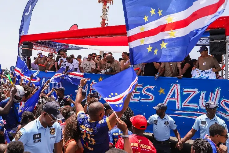 ¡Locura en Cabo Verde con el regreso de la selección tras su histórica participación en el Mundial! (VIDEOS)