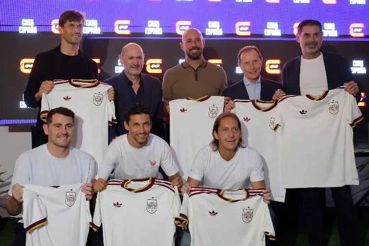 España reúne a sus campeones del mundo en 2010 para apoyar a la selección en semifinales