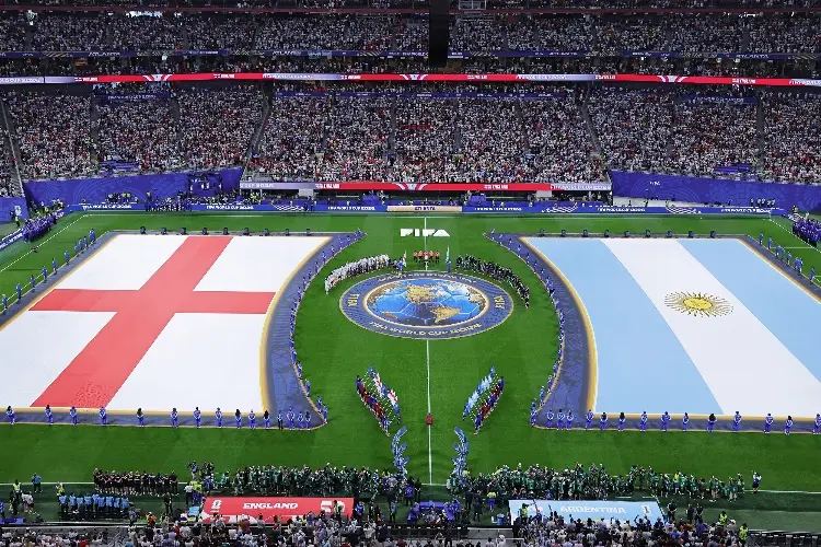 ¡Lamentable! Argentinos le faltan el respeto al Himno de Inglaterra (VIDEO)