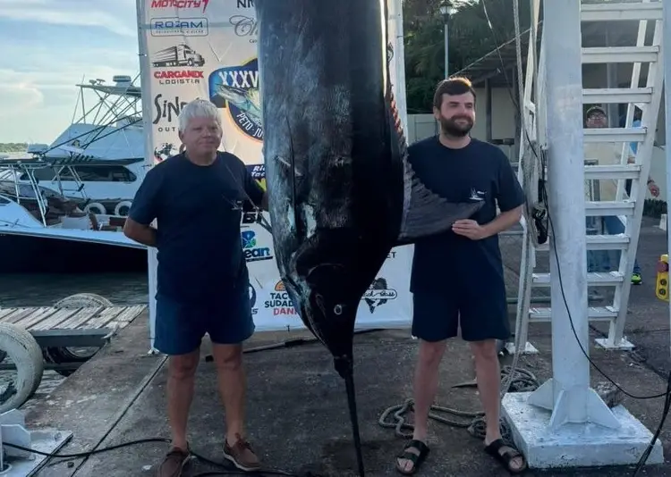 ¡Veracruzanos logran captura de Marlin de 288 kilos!