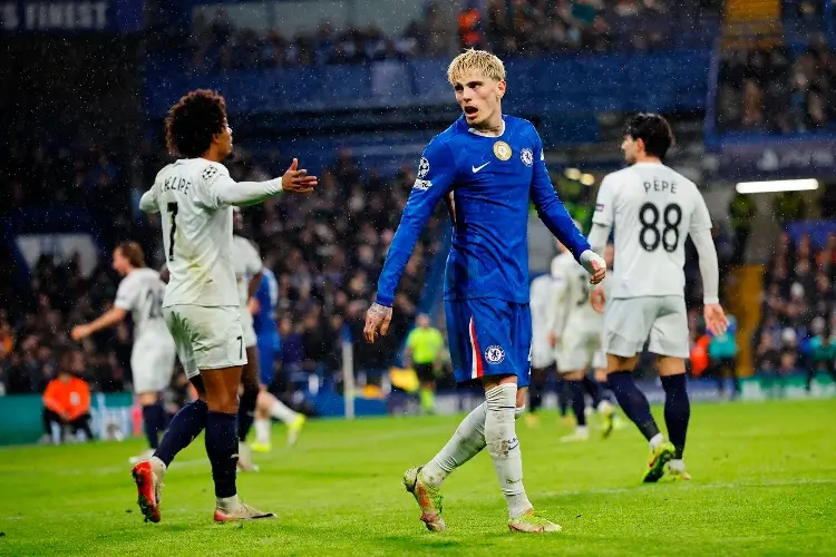 Alejandro Garnacho se va del Chelsea
