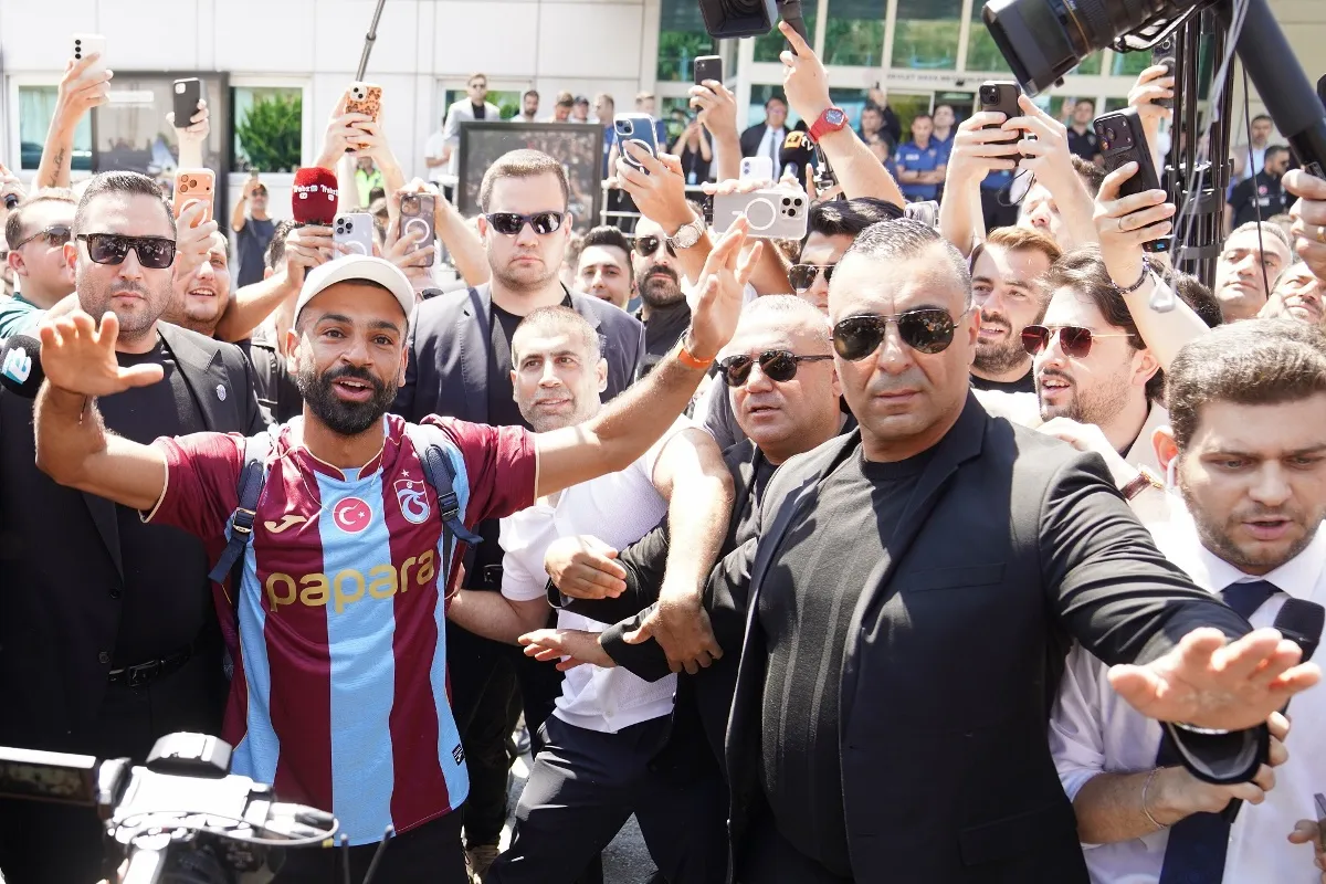 Mohamed Salah llega a Turquía para firmar con su nuevo equipo