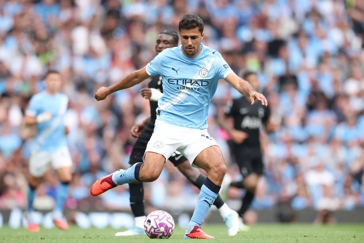 Manchester City rechaza oferta del Barcelona por Rodri