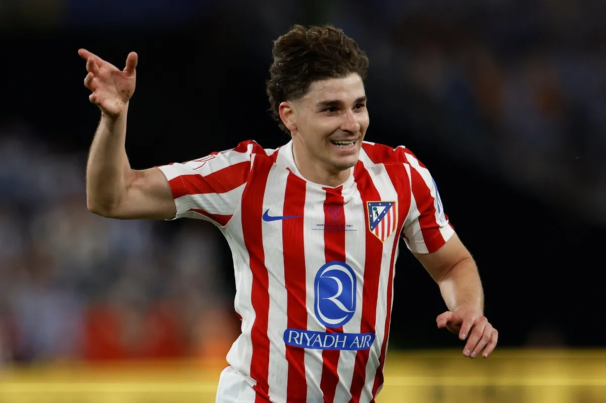 Julián Álvarez regresa al Atlético de Madrid en medio de la polémica
