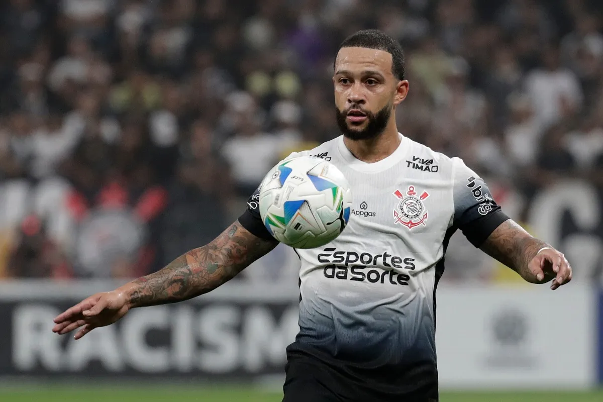 Memphis Depay exhibe al Cortinthians tras haberlo despedido del club