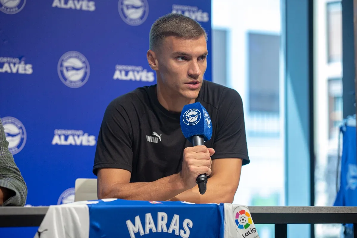 Club español despide a uno de sus jugadores y lo exhibe por bajo rendimiento