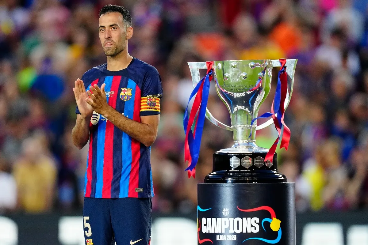 Sergio Busquets vuelve a Barcelona en una nueva faceta