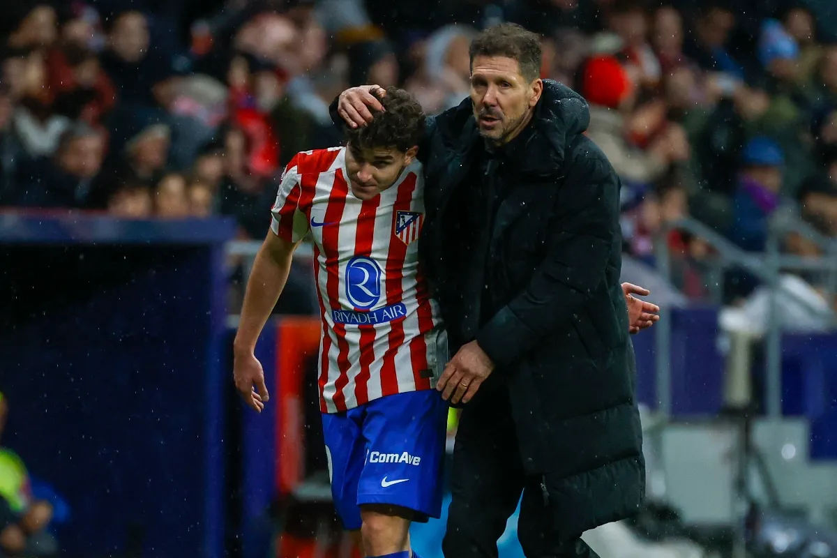 Diego Simeone insiste en que Julián Álvarez no sale del Atlético