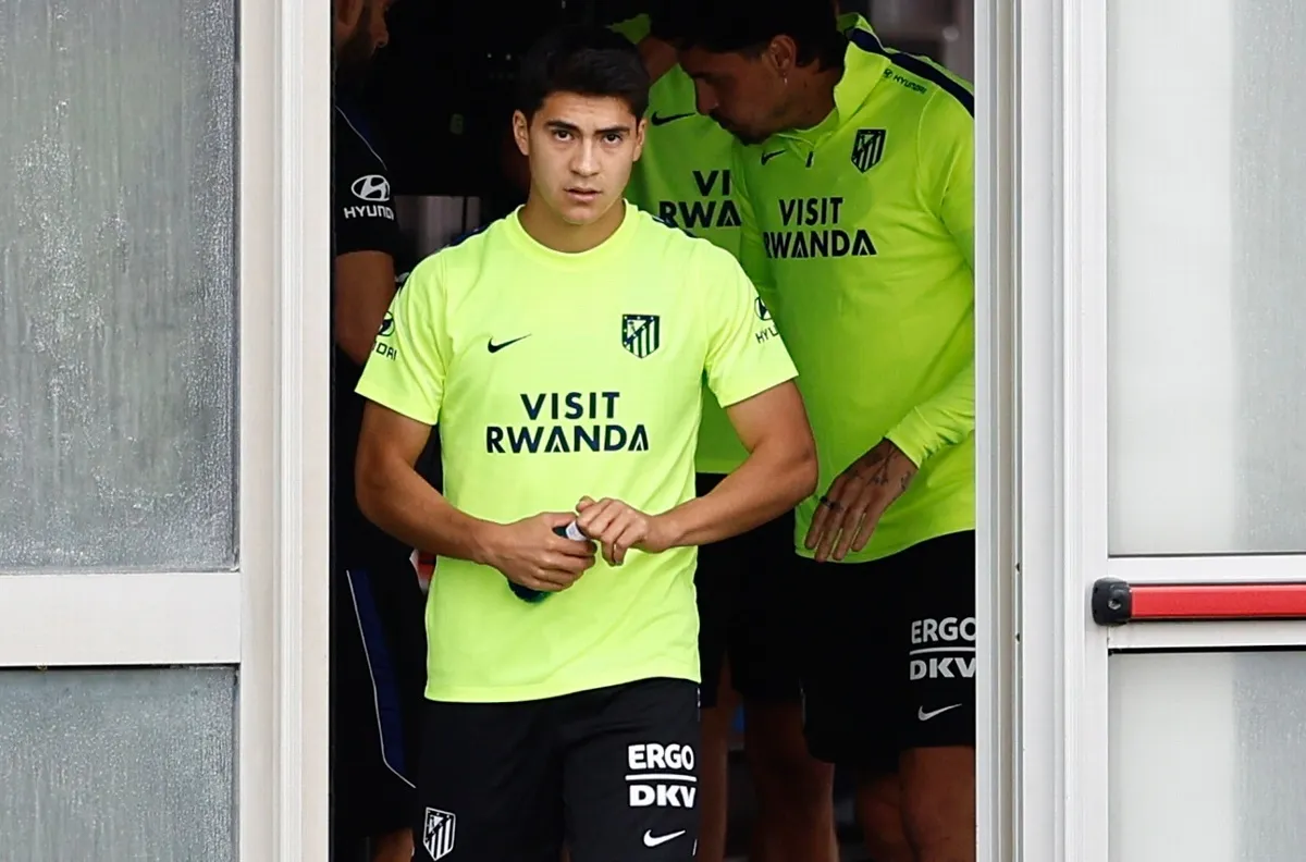 Obed Vargas entrena con el Atlético, en espera de definir su futuro