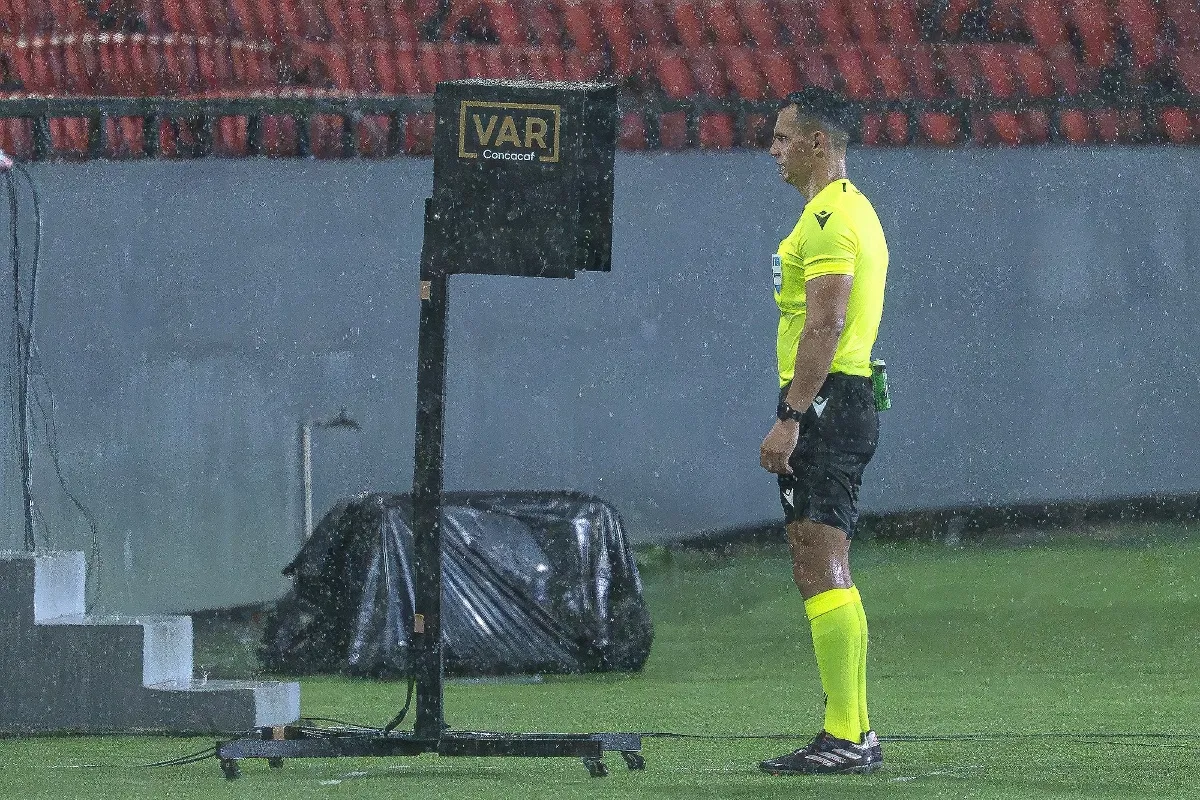UEFA tendrá cero tolerancia con errores del VAR