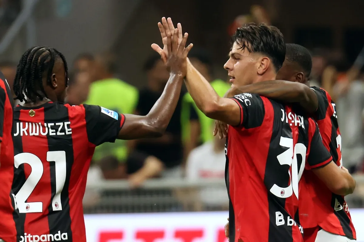 Sin Santiago Giménez, AC Milan gana ante el Venezia en la Serie A