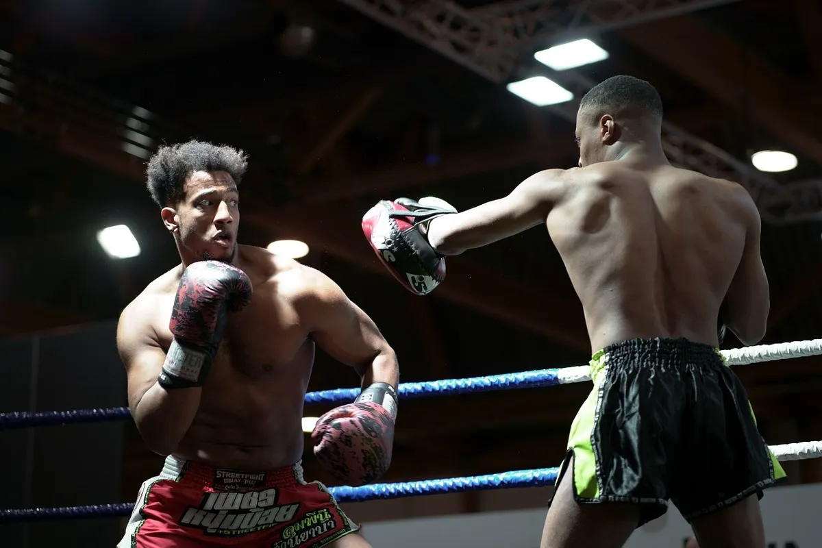 ¡Insólito! Por balazos y quema del ring, suspenden función de boxeo en México 