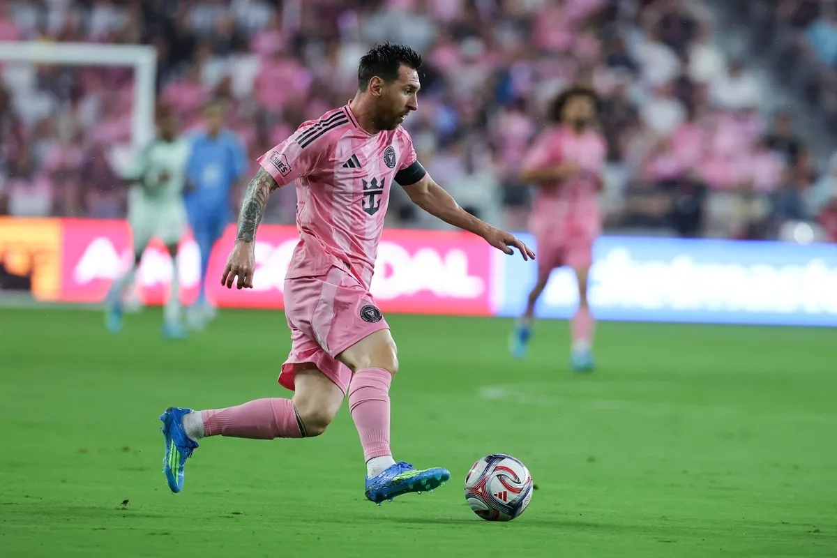 Messi se luce con 4 goles y el Inter Miami aplasta al Montreal en la MLS