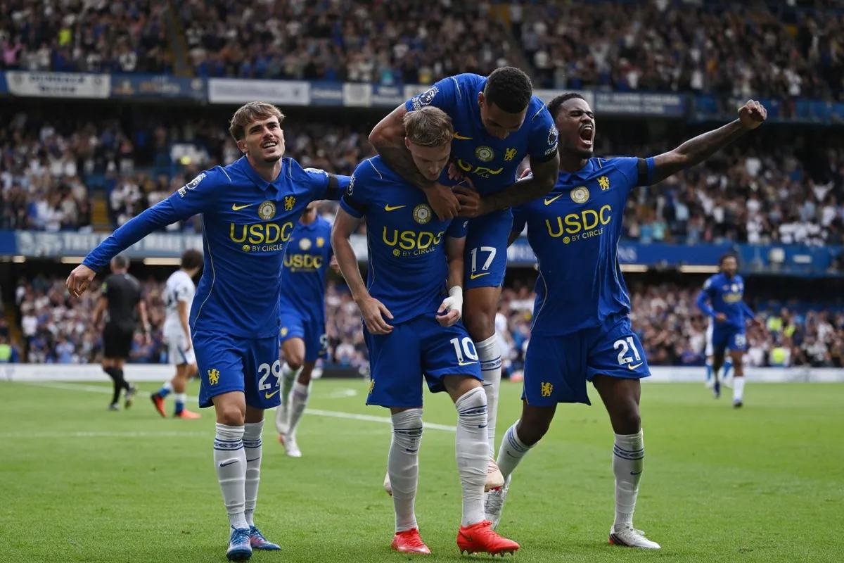 El 'Dibu' debuta y el Chelsea mantiene paso perfecto en la Premier League 