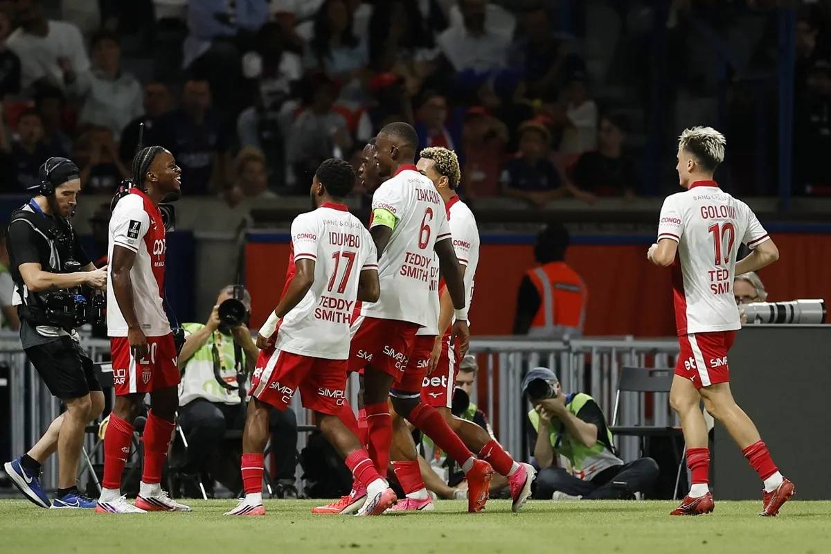 Mónaco se impone al PSG y lidera la Liga de Francia 