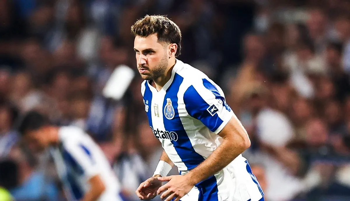 Santiago Giménez debuta con el Porto en la victoria de su club 