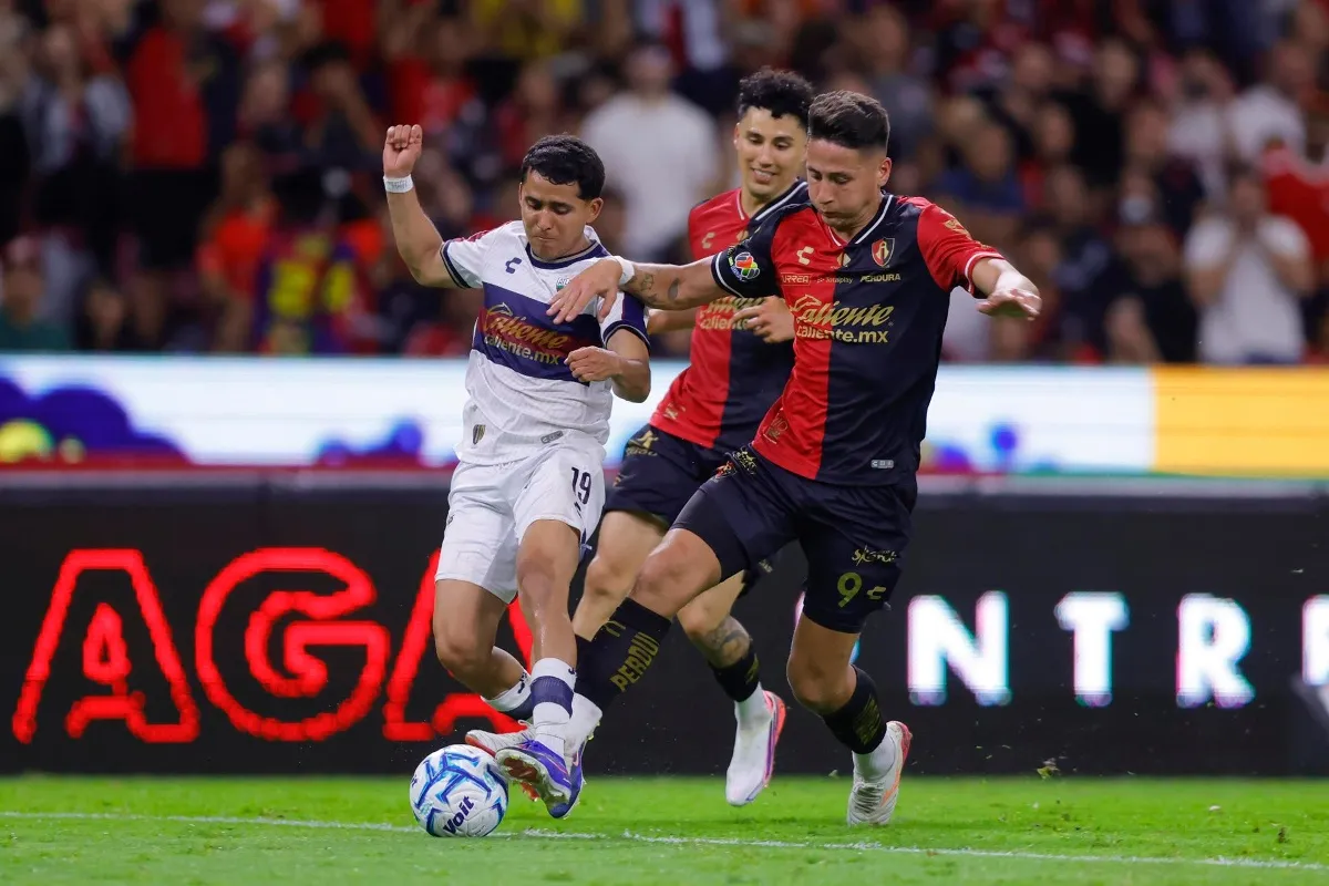 Atlante se lleva un punto del campo de Atlas 